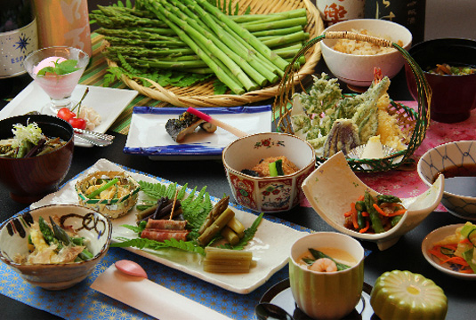 6月限定の旬の味覚
会津アスパラ